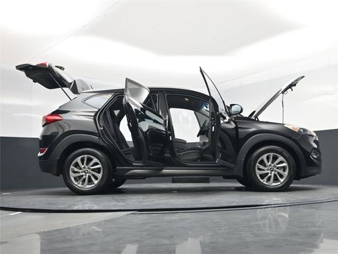 Used 2016 Hyundai Tucson SE w/ Option Group 02 image 21