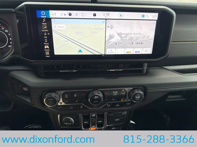 Used 2025 Jeep Wrangler Unlimited Sahara AWD/4WD image 13