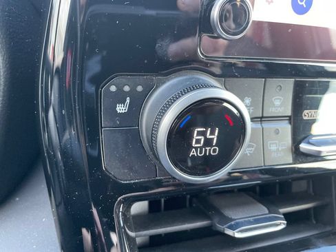 Used 2024 Toyota Highlander XSE FWD image 21
