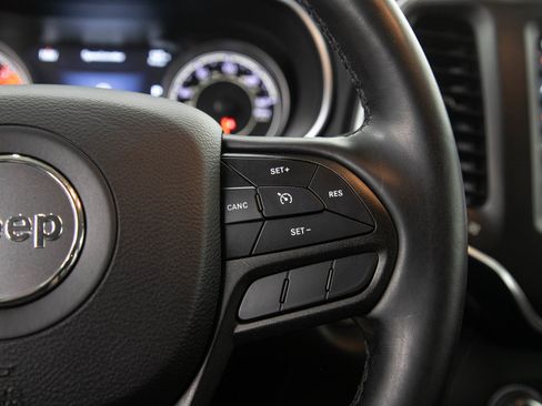 Used 2020 Jeep Cherokee Trailhawk w/ Cold Weather Group AWD/4WD image 26