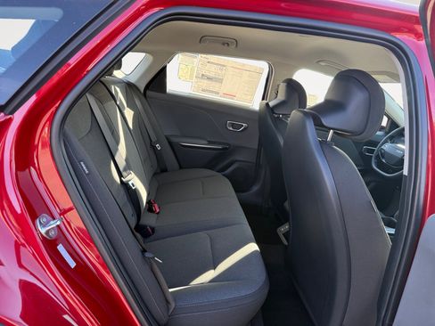 New 2025 Kia K4 LXS image 18