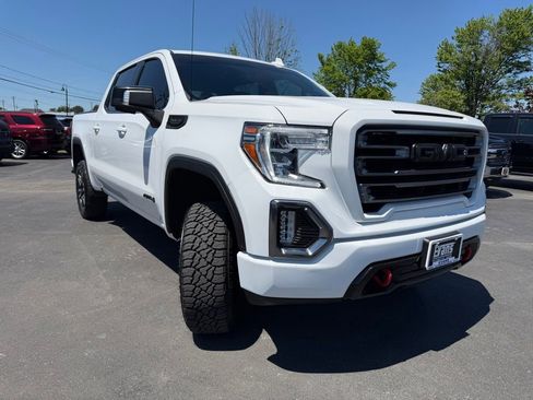 Used 2021 GMC Sierra 1500 AT4 w/ AT4 Preferred Package AWD/4WD image 3