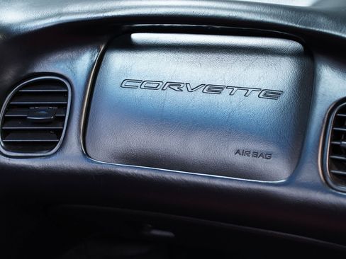 Used 2000 Chevrolet Corvette Coupe image 39