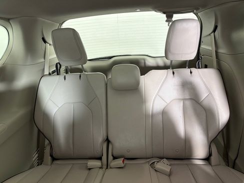 Used 2017 Chrysler Pacifica Limited FWD image 20