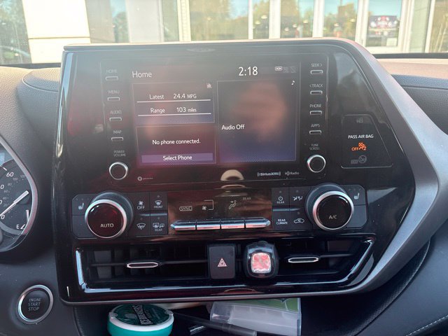 Used 2021 Toyota Highlander XLE FWD image 12