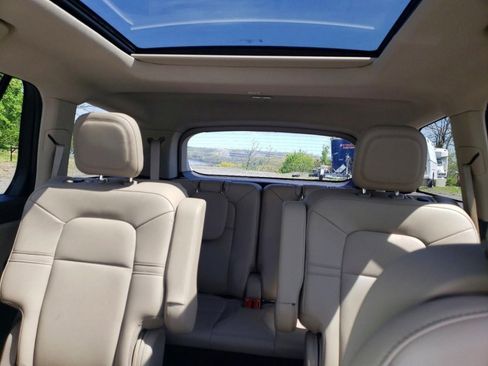 Used 2023 Lincoln Aviator AWD w/ Premium Package image 6