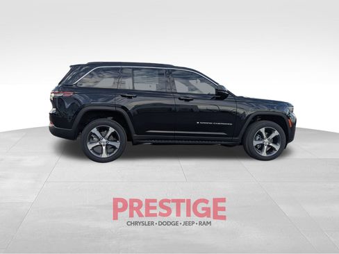 New 2026 Jeep Grand Cherokee Limited w/ Luxury Tech Group II AWD/4WD image 4