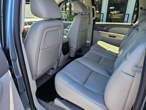 Used 2011 Chevrolet Avalanche LTZ AWD/4WD image 17