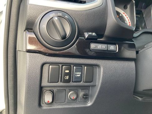 Used 2017 Nissan Titan SV AWD/4WD image 14