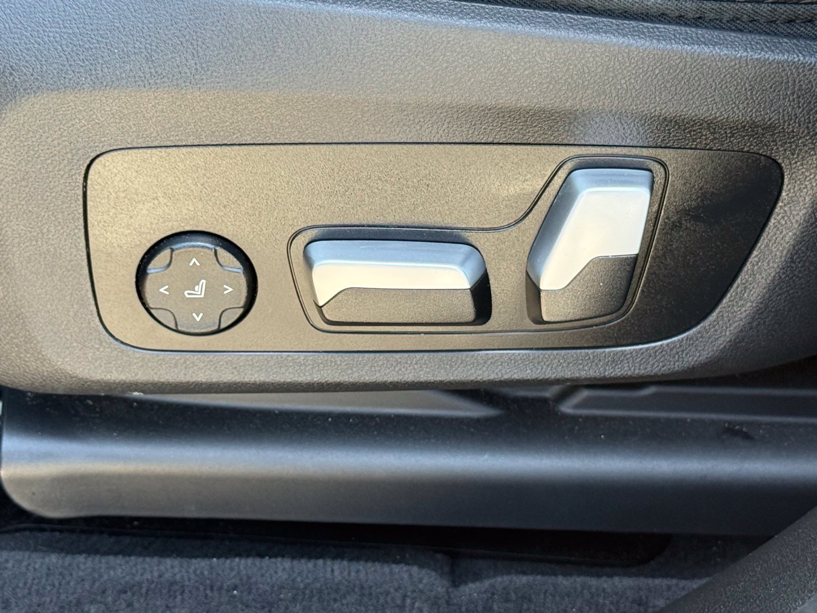 Used 2023 BMW X3 sDrive30i w/ M Sport Package RWD image 23