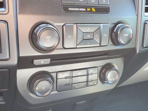Used 2018 Ford F150 XL w/ Equipment Group 101A Mid RWD image 19