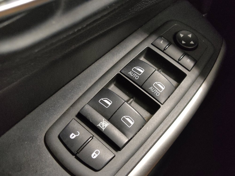 Used 2021 Jeep Cherokee Latitude FWD image 27