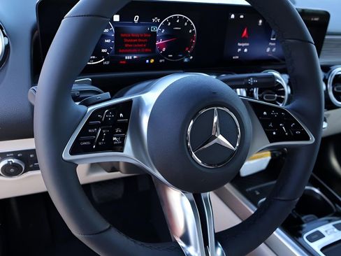 New 2026 Mercedes-Benz GLB 250 4MATIC image 32