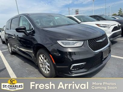 Used 2023 Chrysler Pacifica Touring-L
