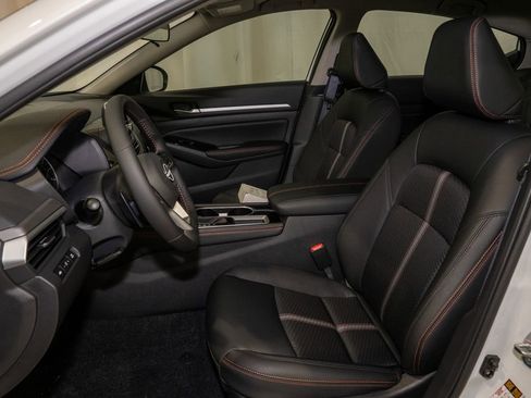 New 2025 Nissan Altima 2.5 SR image 11