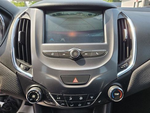 Used 2018 Chevrolet Cruze LT w/ Convenience Package image 36