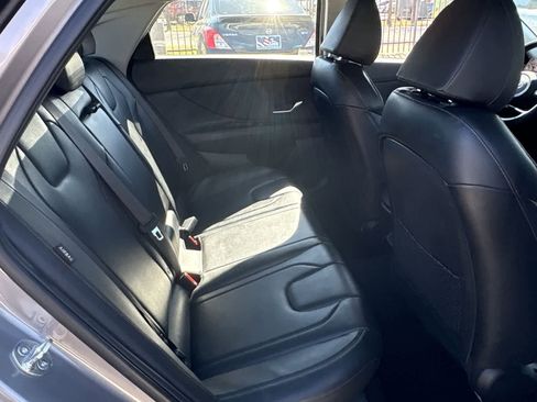 Used 2024 Hyundai Elantra Limited image 24