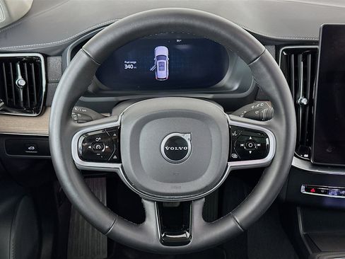 Used 2025 Volvo XC90 B5 Plus image 18