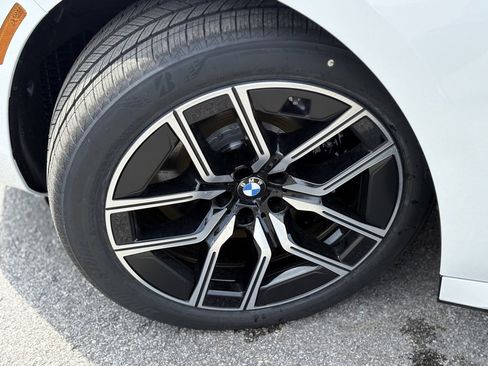 Used 2025 BMW 760i xDrive w/ Executive Package image 7