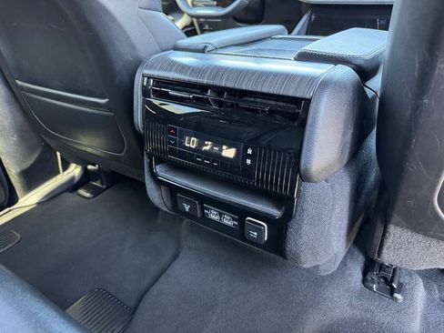 Used 2024 Jeep Wagoneer Series II w/ Flexible Seating Group RWD image 20