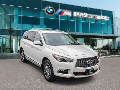 Used 2020 INFINITI QX60 Luxe w/ Essential Package FWD image 3
