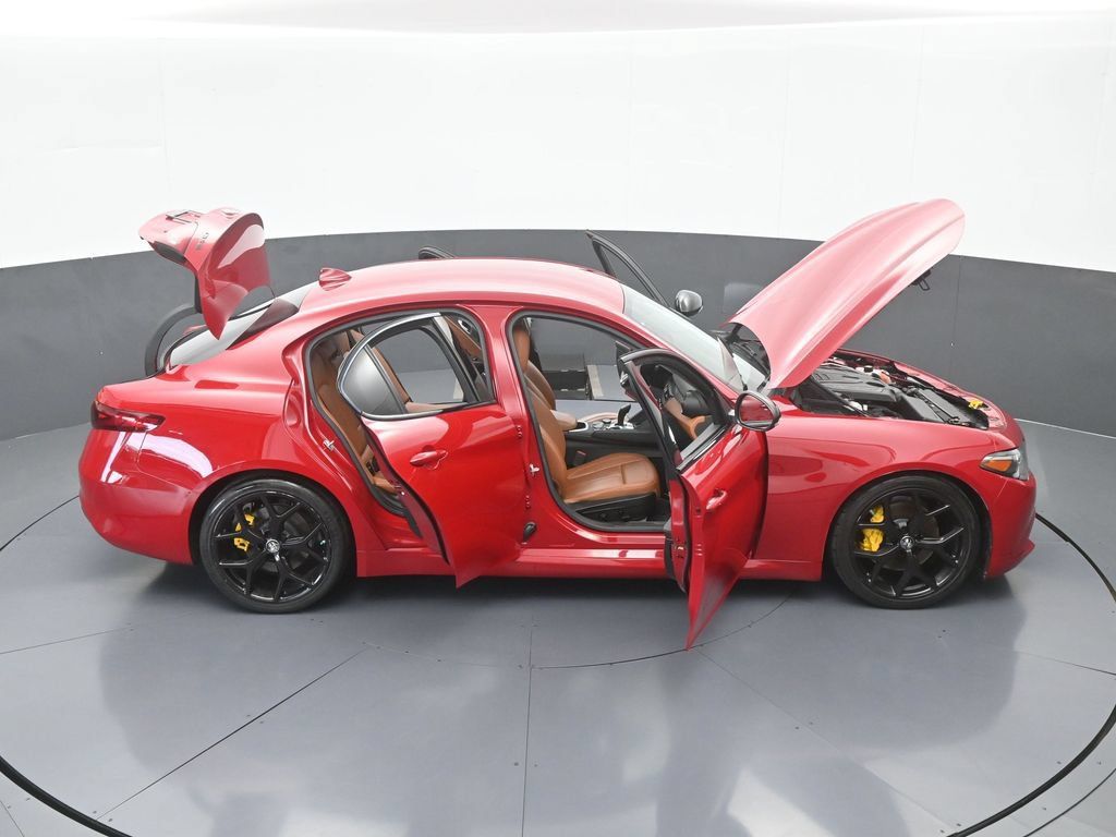 Used 2020 Alfa Romeo Giulia w/ Nero Edizione RWD image 65