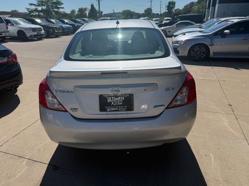 Used 2014 Nissan Versa SV FWD image 5