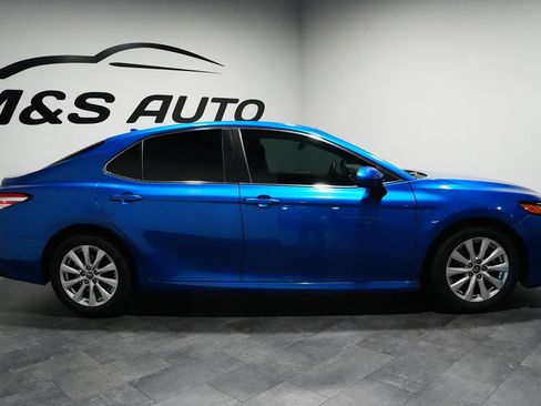 Used 2019 Toyota Camry LE image 5