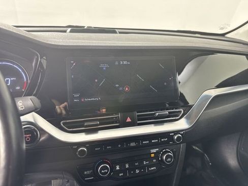 Used 2022 Kia Niro EX w/ Cold Weather Package FWD image 6
