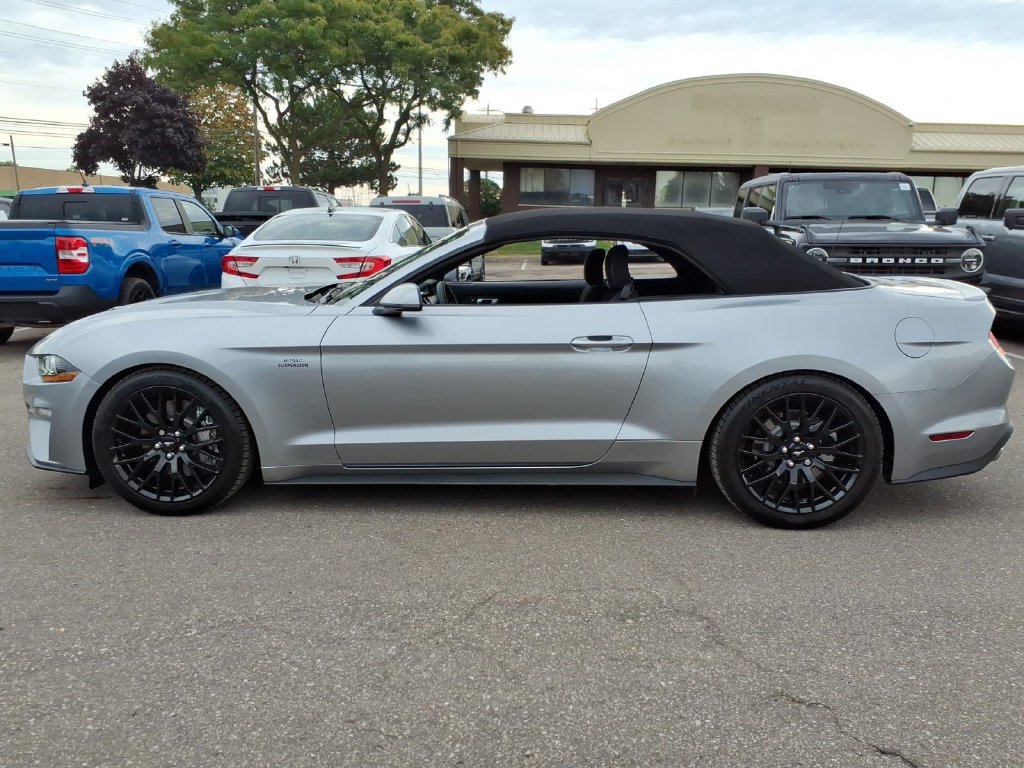 Used 2022 Ford Mustang Convertible RWD image 15