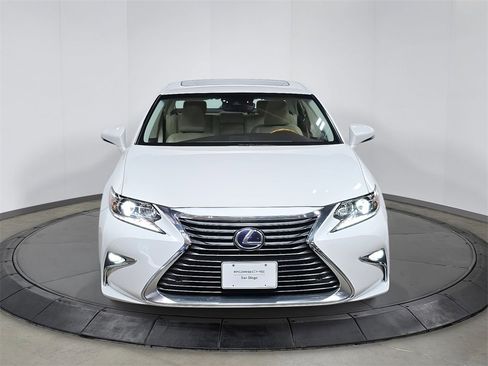 Used 2016 Lexus ES 300h image 10