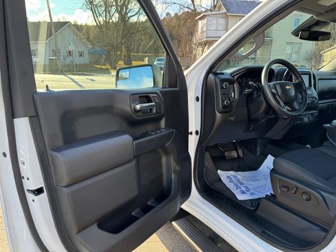Used 2023 Chevrolet Silverado 1500 Custom image 18