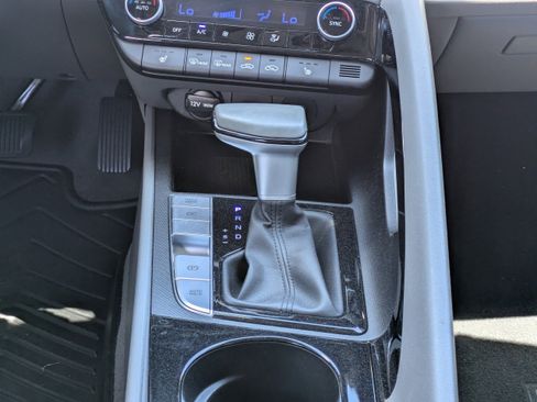 Used 2024 Hyundai Elantra SEL w/ Convenience Package FWD image 17
