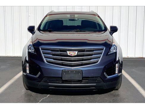 Used 2018 Cadillac XT5 Luxury w/ Driver Awareness Package image 3
