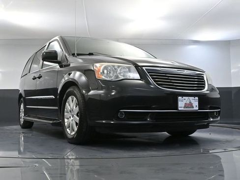 Used 2013 Chrysler Town & Country Touring image 47