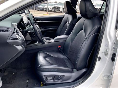 Used 2022 Toyota Camry XSE w/ Cold Weather Package image 8