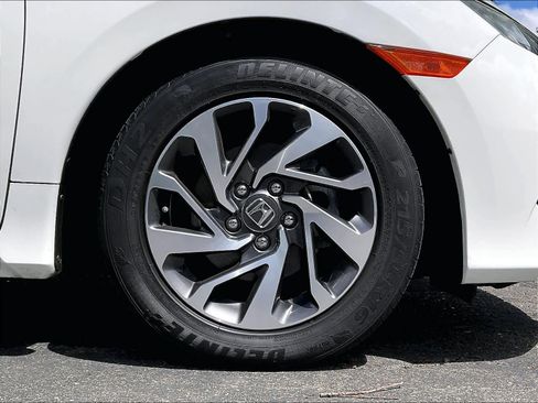 Used 2018 Honda Civic EX image 11