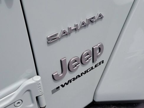 Used 2024 Jeep Wrangler Unlimited Sahara AWD/4WD image 5