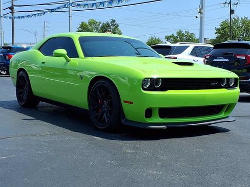 Used 2015 Dodge Challenger SRT Hellcat RWD image 2