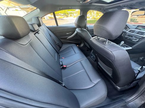 Used 2018 BMW 320i xDrive Sedan w/ Premium Package image 14