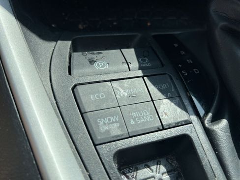Used 2023 Toyota RAV4 LE AWD/4WD image 27