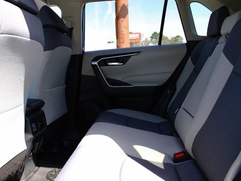 Used 2019 Toyota RAV4 XLE w/ Convenience Package image 14