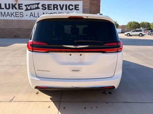 Used 2022 Chrysler Pacifica Touring-L FWD image 8