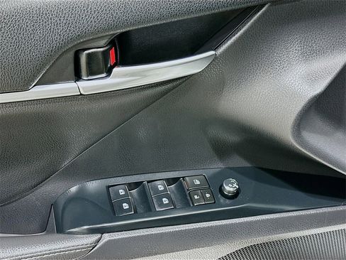 Used 2019 Toyota Camry XSE image 17