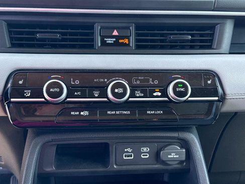 Used 2024 Honda Pilot Touring image 25