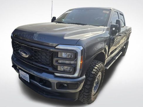 Used 2023 Ford F250 XLT w/ XLT Premium Package image 4