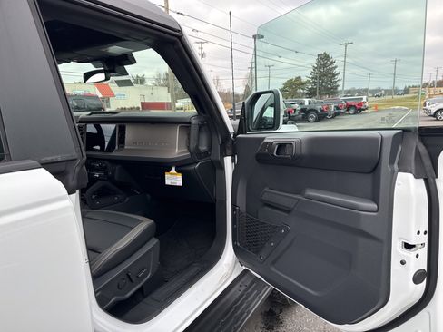 New 2025 Ford Bronco Outer Banks w/ Sasquatch Package image 28