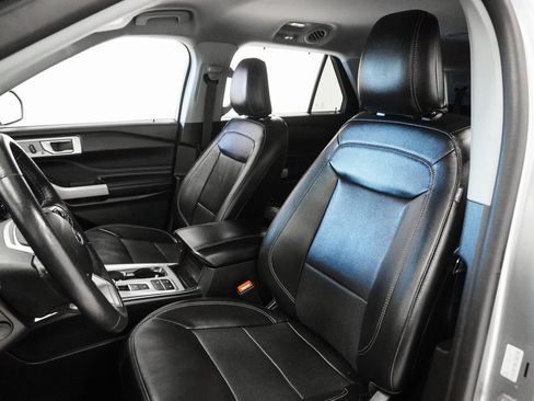 Used 2023 Ford Explorer Limited w/ Equipment Group 301A image 11