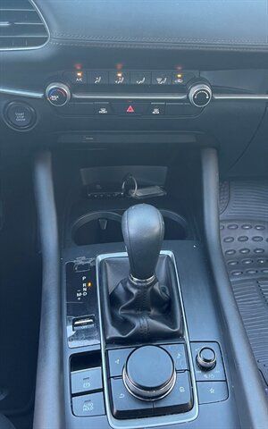 Used 2020 MAZDA MAZDA3 Sedan FWD image 17