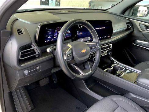 Used 2024 Chevrolet Traverse LT image 31